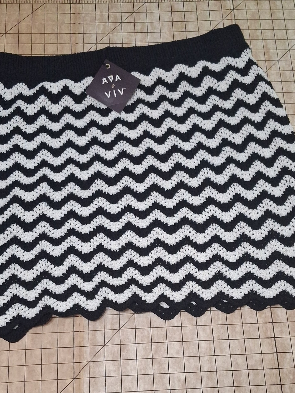 Ava & Viv Black and White Chevron Crochet Mini Skirt